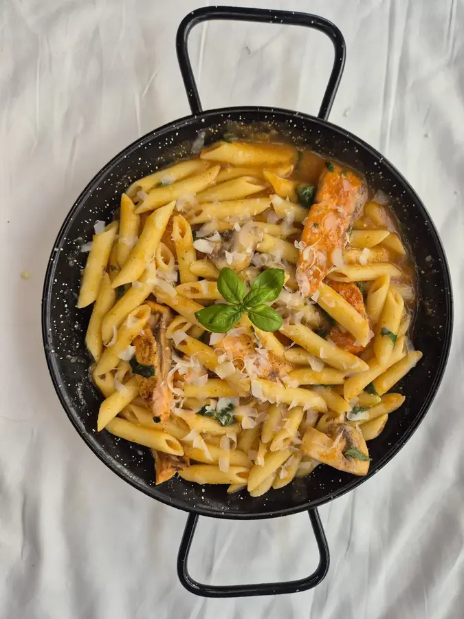 Nudeln mit Lachs